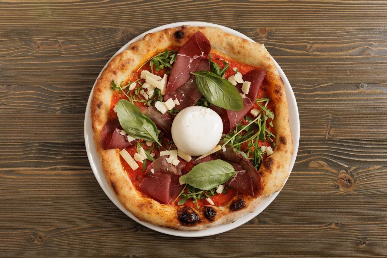 Pizza Romina con bresaola, rucola e burrata